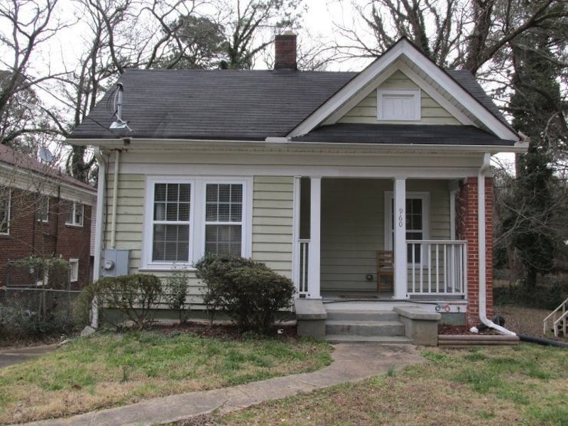 People keep going to this home looking for their lost phones 