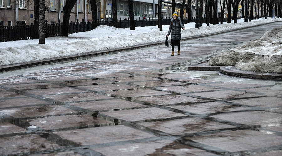Moscow streets turn into icy swamps