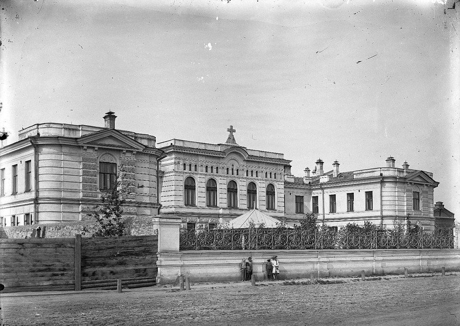 Click to enlarge mystery girl old photos siberia