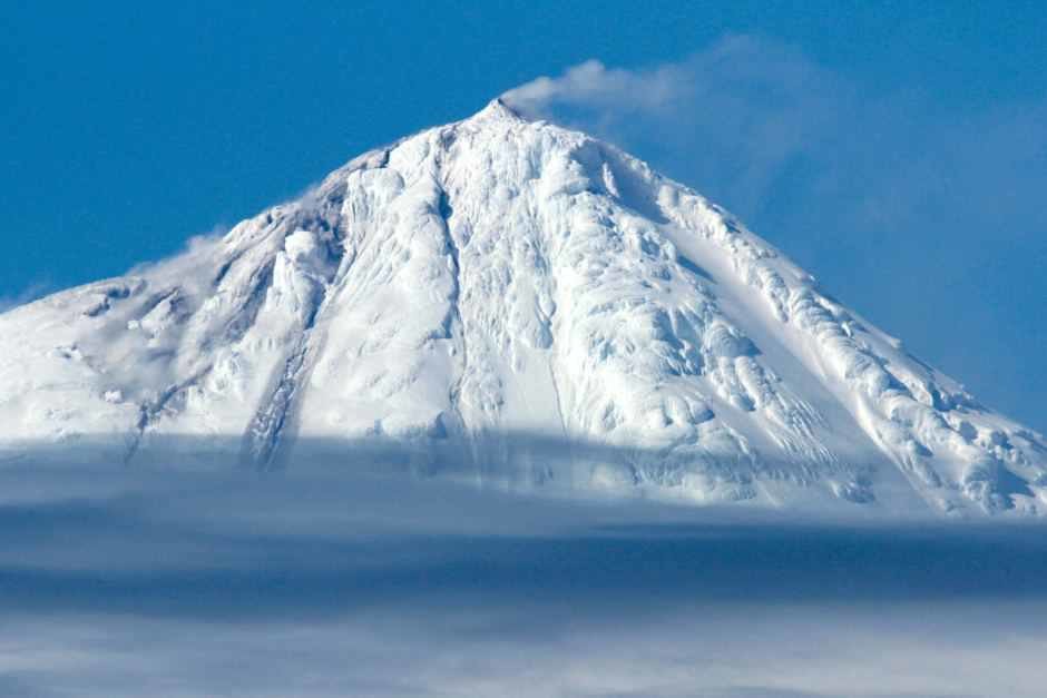 Big Ben volcano erupts