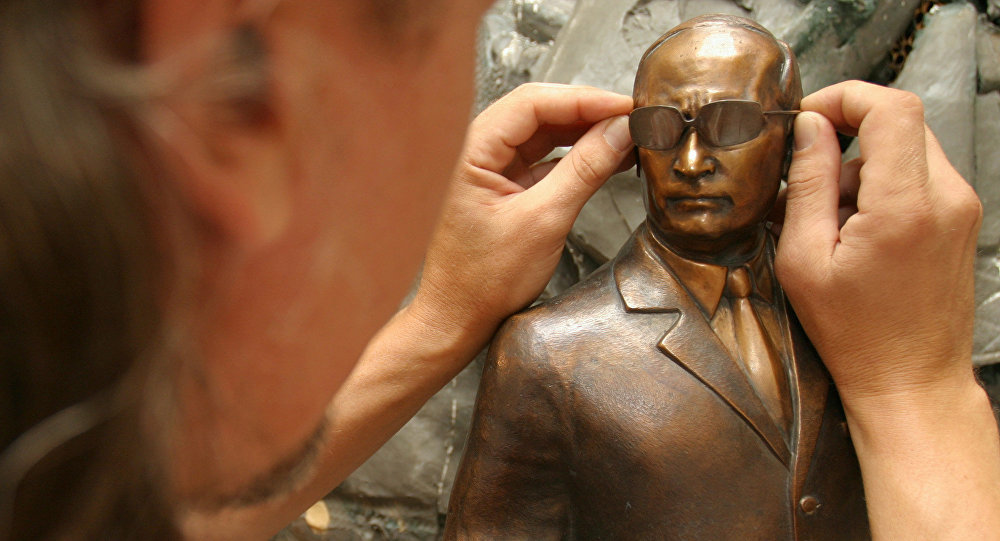 Putin sculpture