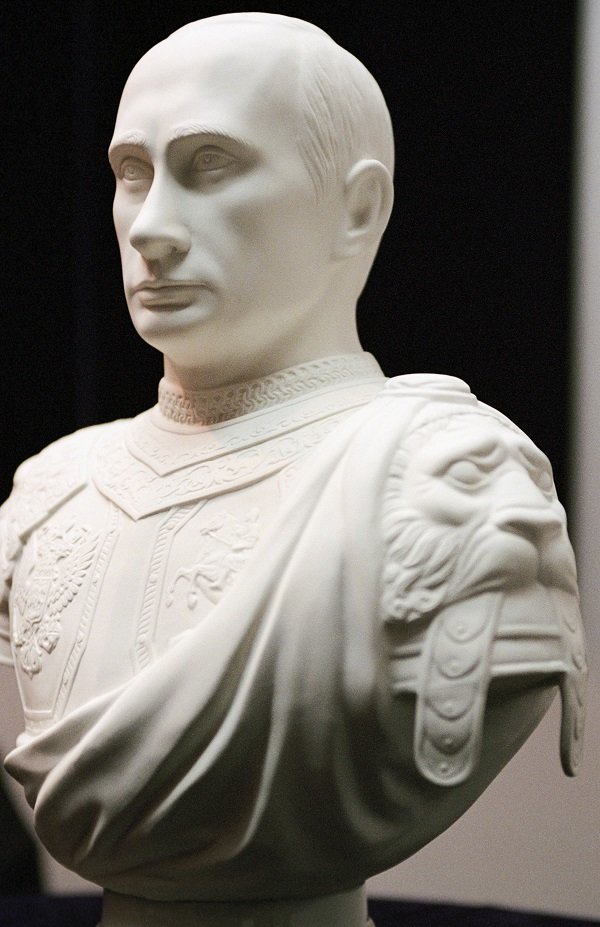 Click to enlarge Putin Caeser sculpture