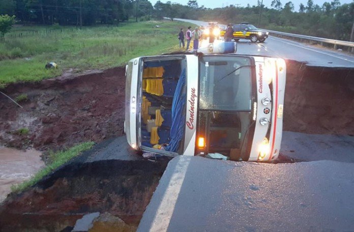 Click to enlarge Bus in sinkhole