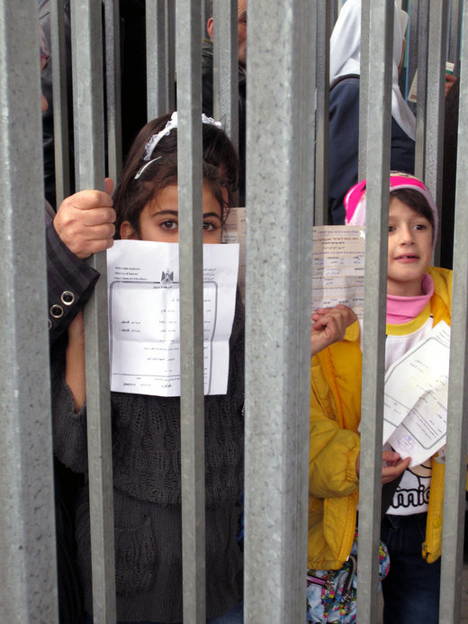 palestinian children israel checkpoint