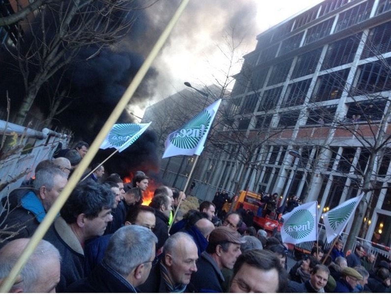Click to enlarge france farmer protests sanctions