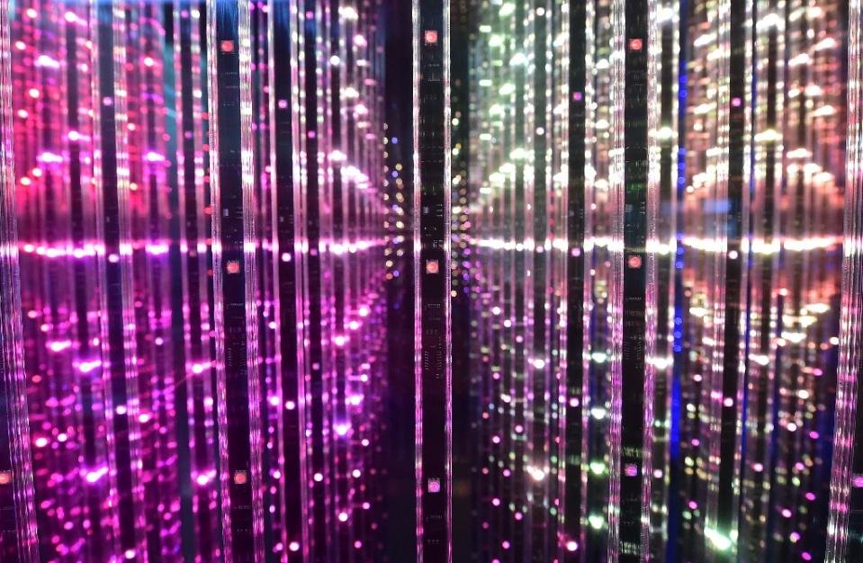 Light fidelity internet transmission