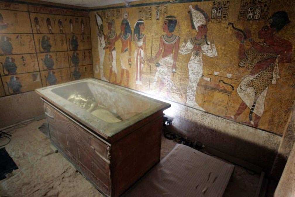 Click to enlarge king tut mummy