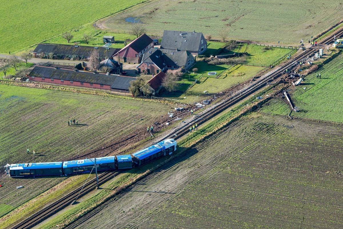 Click to enlarge train derailment netherlands