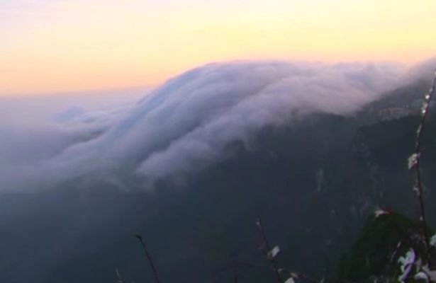 Phenomenon: The formation danced around the mountain top for several hours 