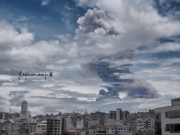 Eruption plume of Tungurahua volcano 