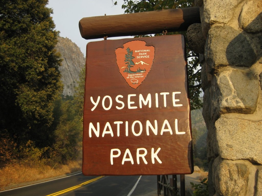 yosemite national park sign