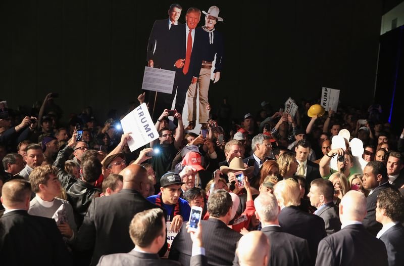 Click to enlarge Donald Trump and New Jersey Gov. Chris Christie sign autographs during a Trump campaign event in Texas.
