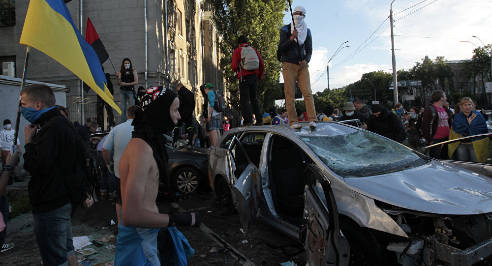Click to enlarge Ukraine protesters at Russian Embassy