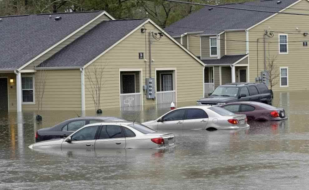 Click to enlarge flooded cars in Louisiana