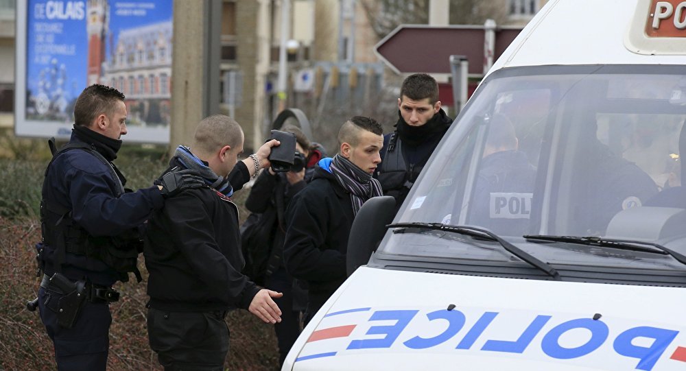 Click to enlarge far right calais jungle refugee