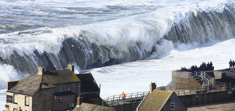 Waves chesil beach dorset