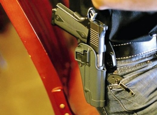 An Oklahoma diner wearing his gun!