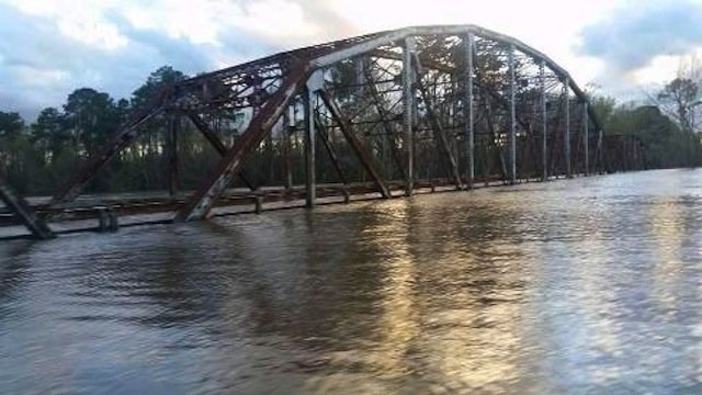 Sabine river flooding Hwy 63 bridge
