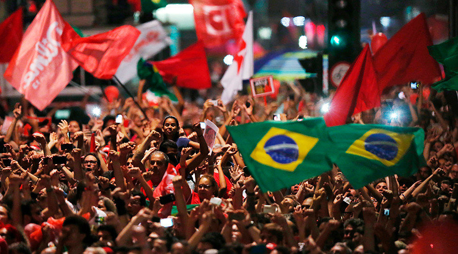 Click to enlarge Lula supporters
