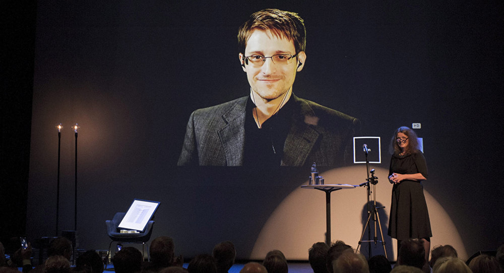 Click to enlarge Snowden warns about trusting privacy