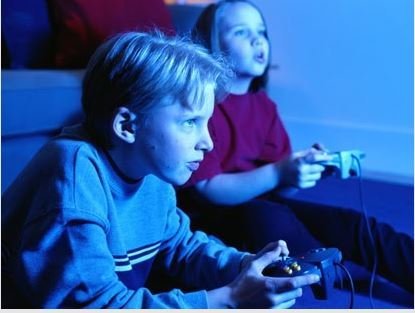 kids playing video game