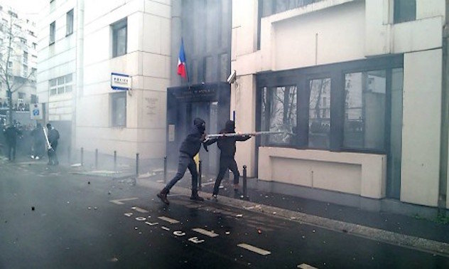 parisians attack police station