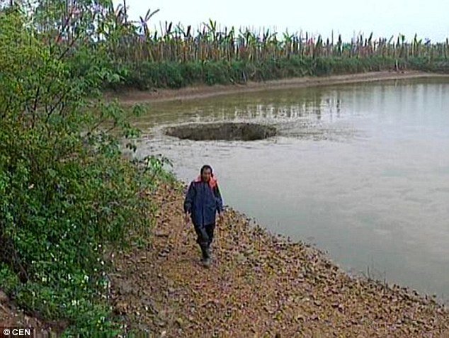 Click to enlarge China sinkhole