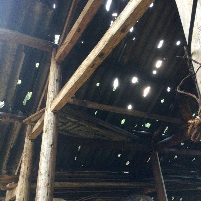 The hailstones damaged around 1,000 roofs. 