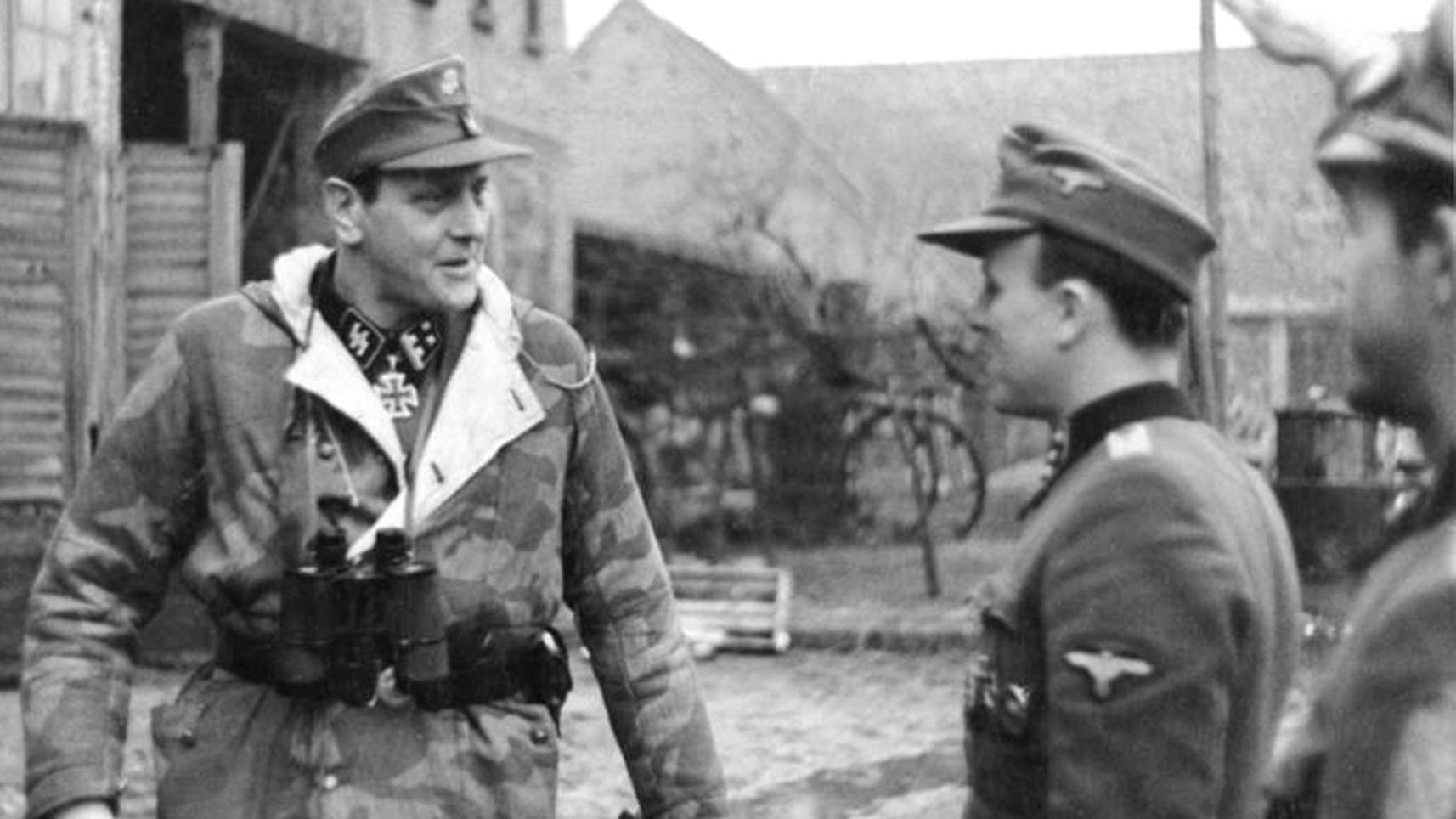 Click to enlarge Otto Skorzeny in Pomerania visiting the 500th SS Parachute Battalion, February 1945