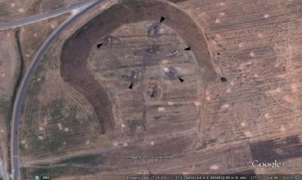 Click to enlarge Tell Qarqur, Syria, Tanks