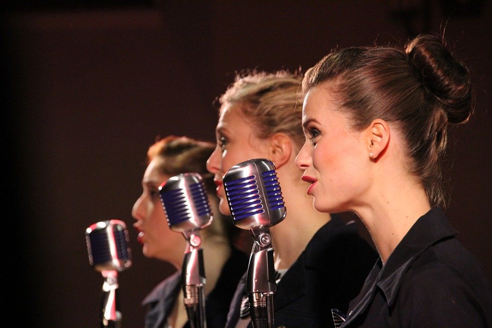women singing