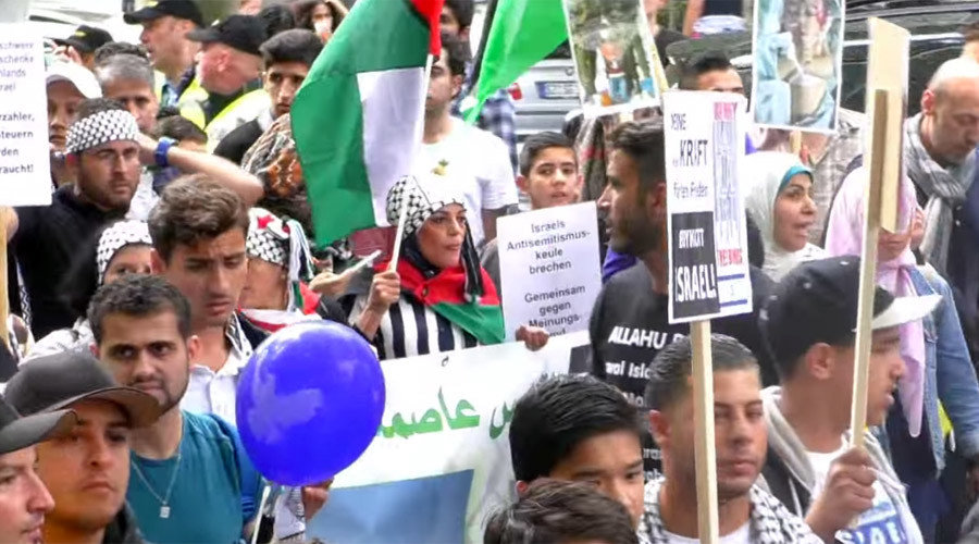 Click to enlarge BDS protests against apartheid Israel