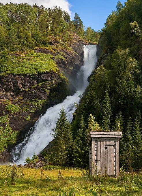 Click to enlarge norwegian outhouse