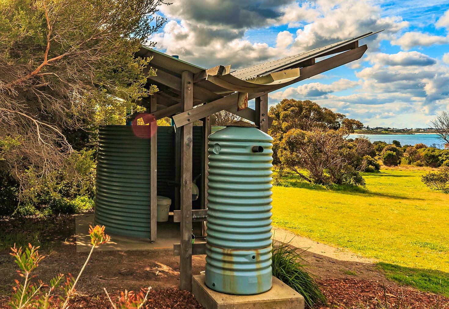 Click to enlarge OZ outhouse