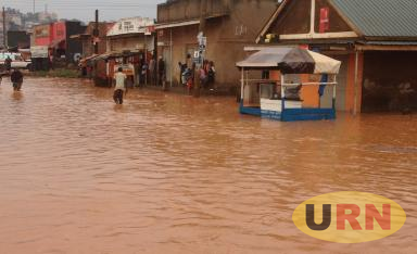 Kyebando road flooded leaving business at a standstill