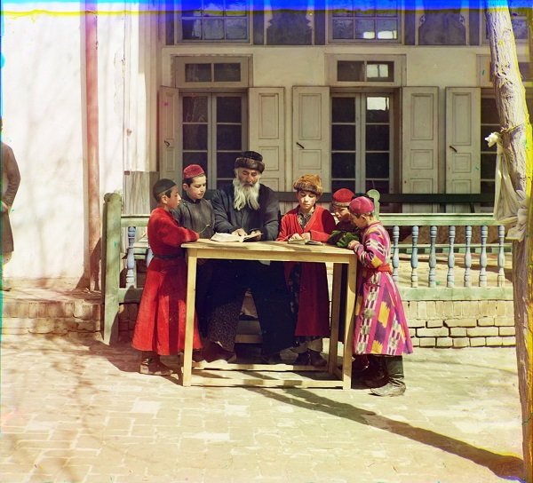 Jewish children with a teacher. Samarkand. (between 1905 and 1915)