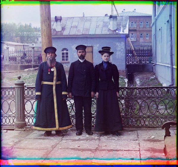Three generations. A.P. Kalganov with son and granddaughter, who work in the shops of the Zlatoust arms plant. (1910)