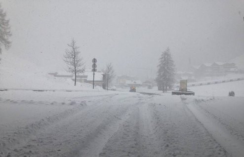 Serious snowfall in parts of Austria this morning. This is Zauchensee 