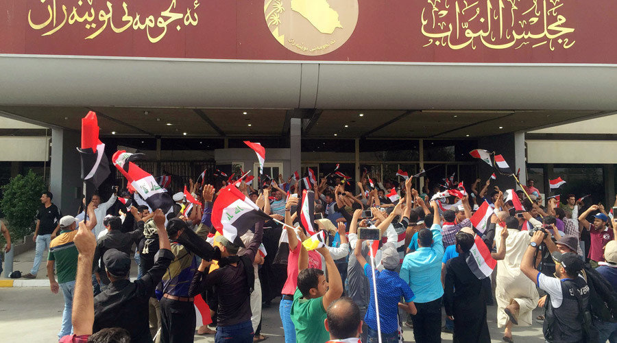 Click to enlarge Protesters at Baghdad green zone