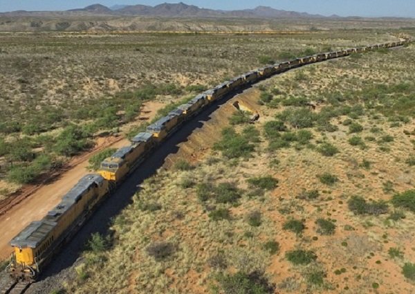 Idle trains in Arizona