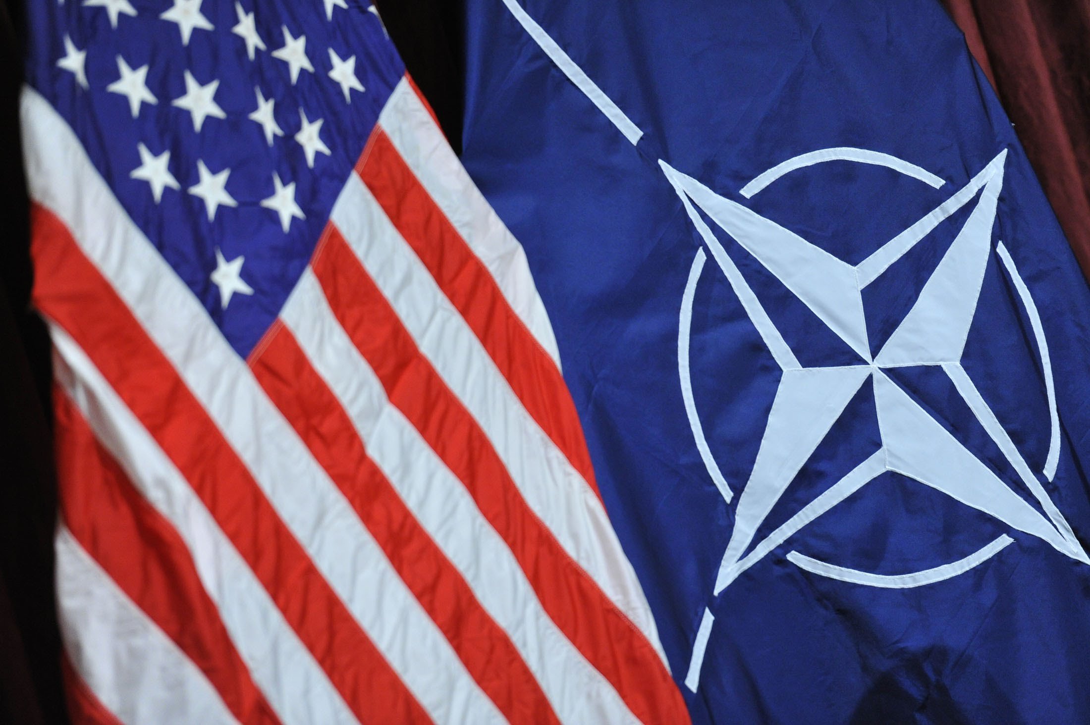 Признаки нато. США НАТО. США НАТО РФ флаг. США НАТО ЕС. Флаг НАТО И Евросоюза.