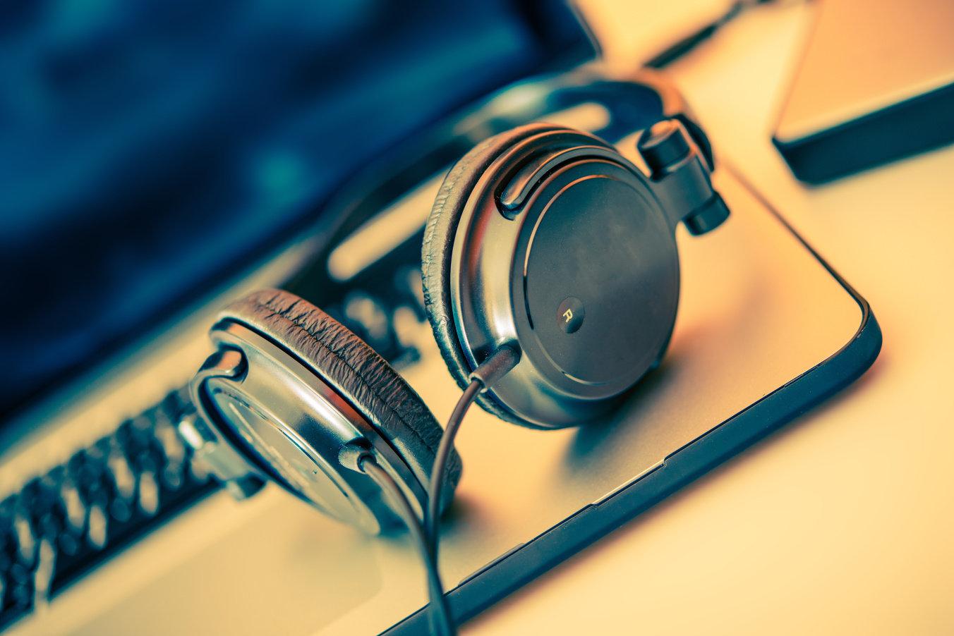 Click to enlarge headphones