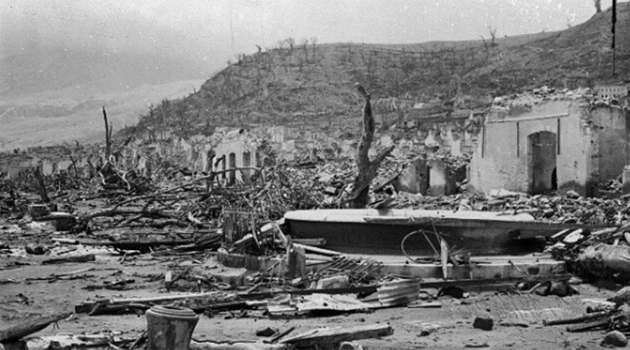 Mount Pelee eruption in 1902