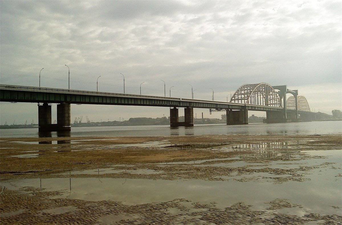 Click to enlarge Rail road bridge over the Yuribey