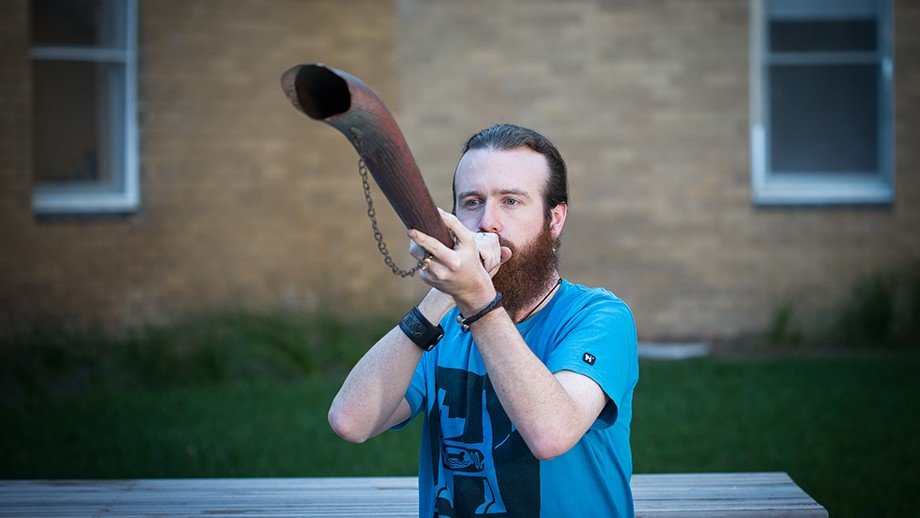 Click to enlarge Kompu (Horn)