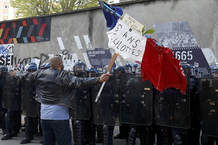 Click to enlarge protest against the French labour law