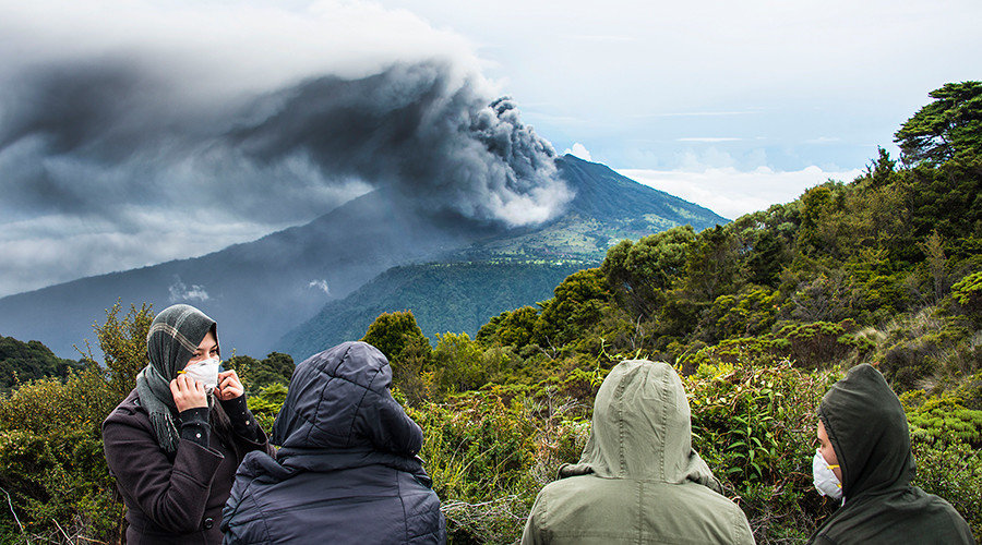 People look at the Turrialba volcano as it spewes ashes on May 20, 2016, in Cartago, Costa Rica