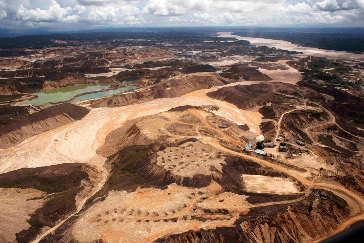 mercury gold mining peru