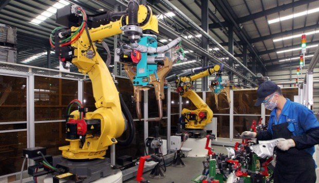 Click to enlarge robots in factory
