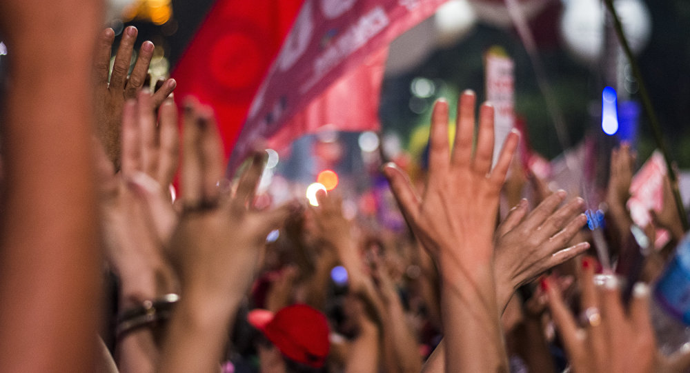 Click to enlarge brazil protesters